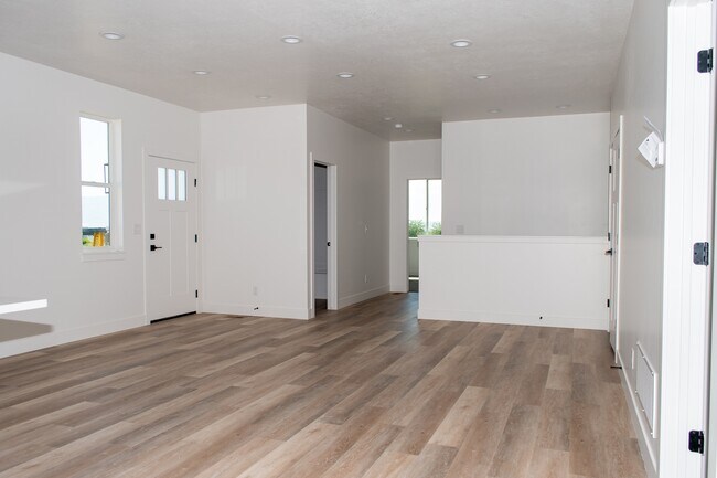 Building Photo - 876 S 340 E