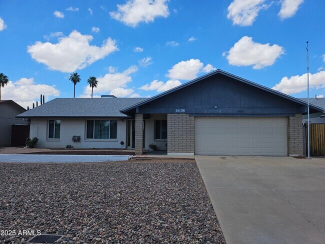 Primary Photo - 1618 E Bell De Mar Dr