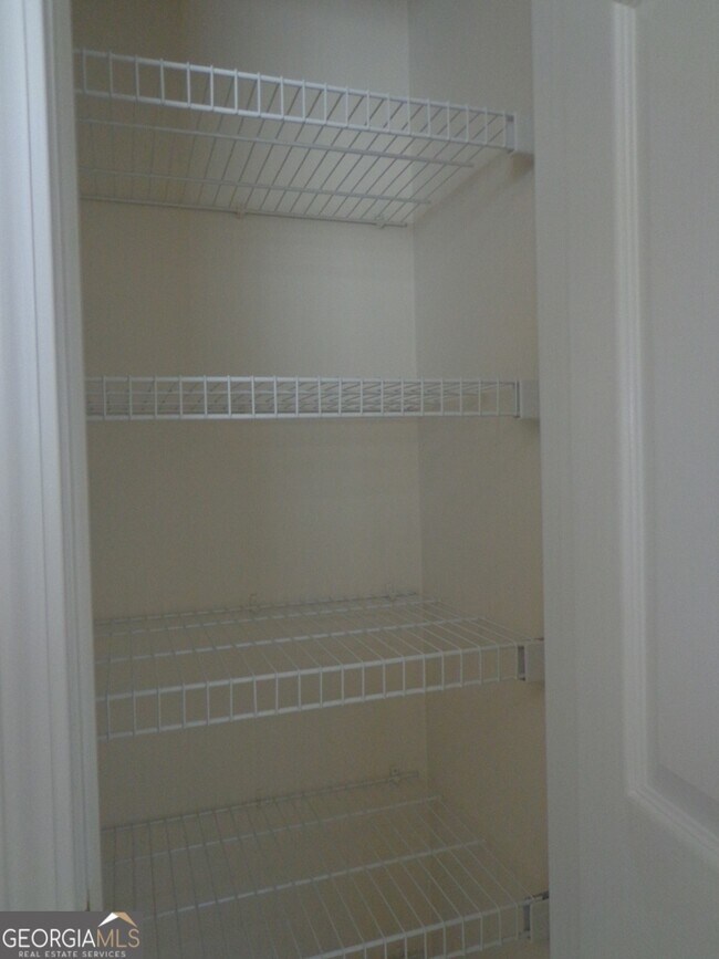 Building Photo - 2 Mill Ridge Pl