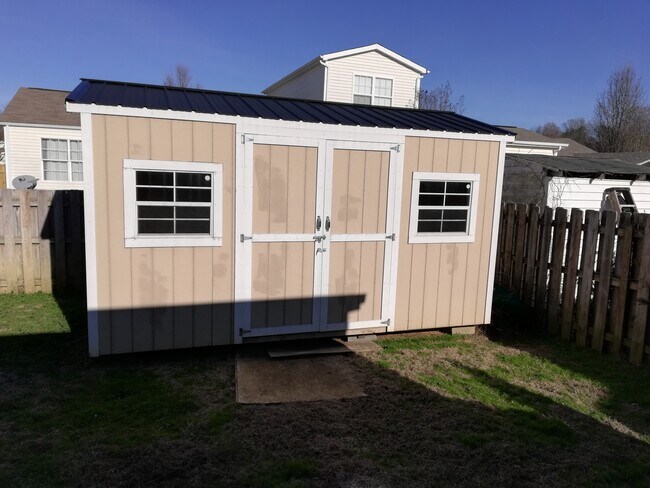 Building Photo - 1709 Sails Way