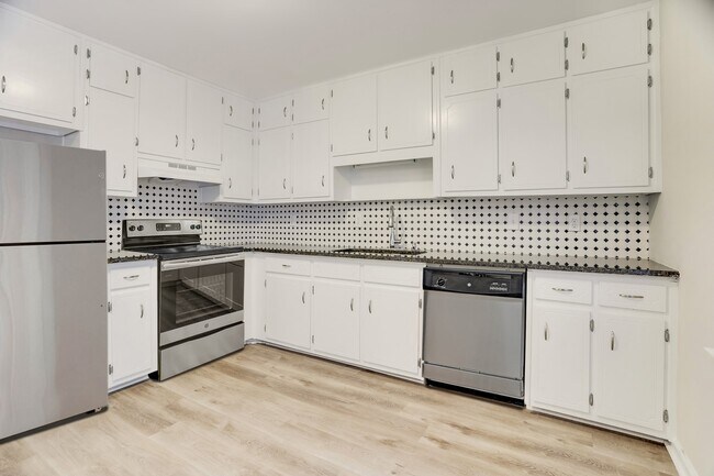 Building Photo - 2643 Laurel View Dr