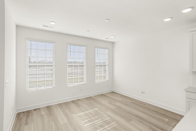 Building Photo - 320 Lynwood Station Blvd