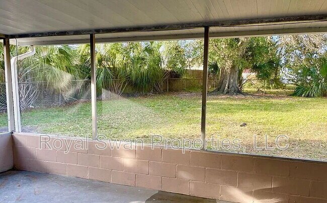 Building Photo - 114 Azalea St