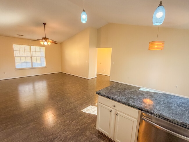 Building Photo - 116 Whipple Ln