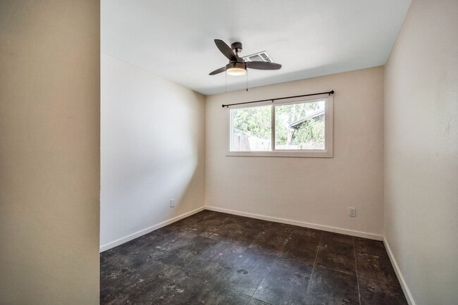 Building Photo - Spacious 6-Bedroom, 3.5-Bath Pool Home Near ASU Campus