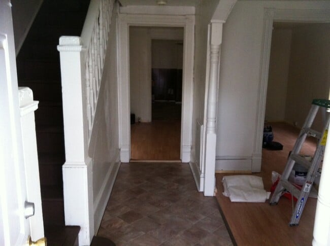 Building Photo - 317 N Maple Ave