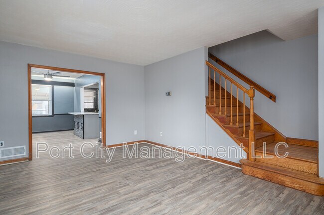 Building Photo - 1237 Delbert Ave