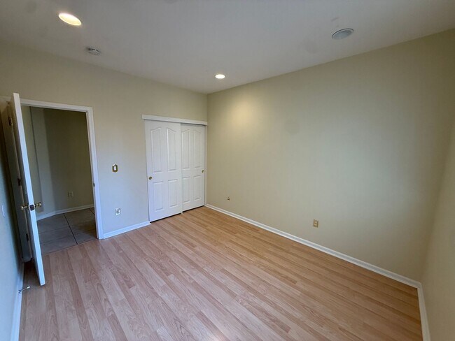 Building Photo - 9416 Trolio Way