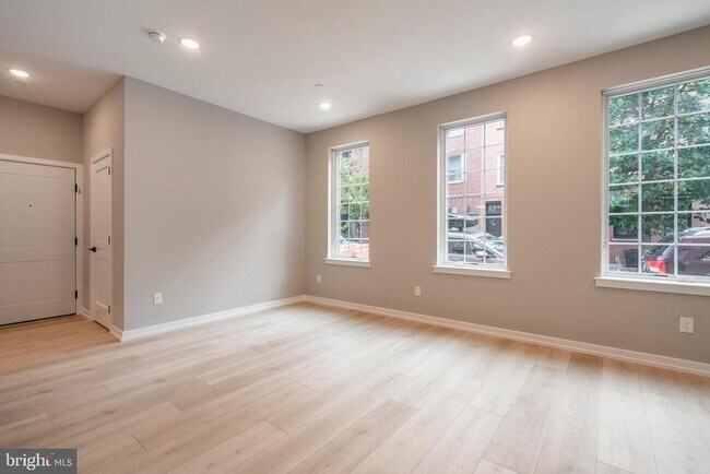 Building Photo - 713 S Mildred St