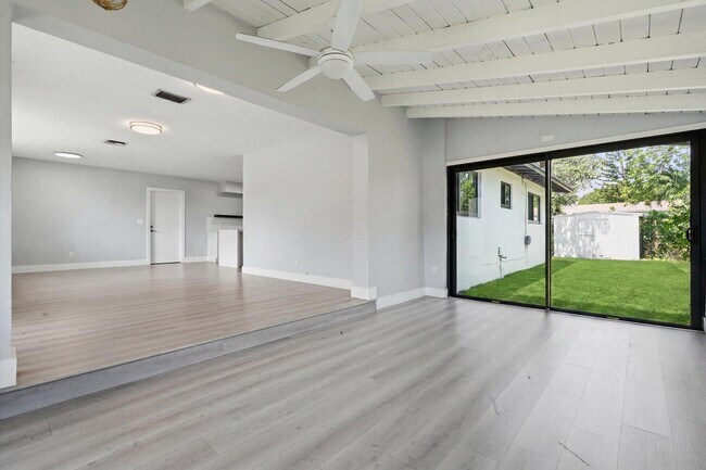 Building Photo - 21341 NE 25th Ct