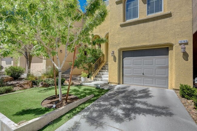 Building Photo - Stylish Tri-Level Home/Tandem Garage in Henderson