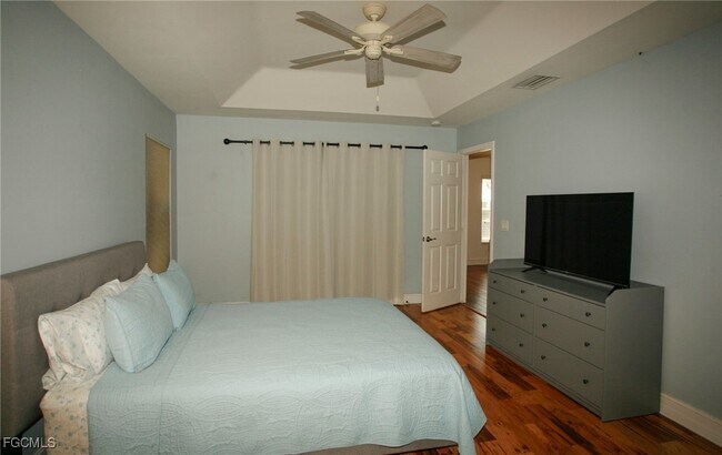 Building Photo - 723 NW 38th Pl