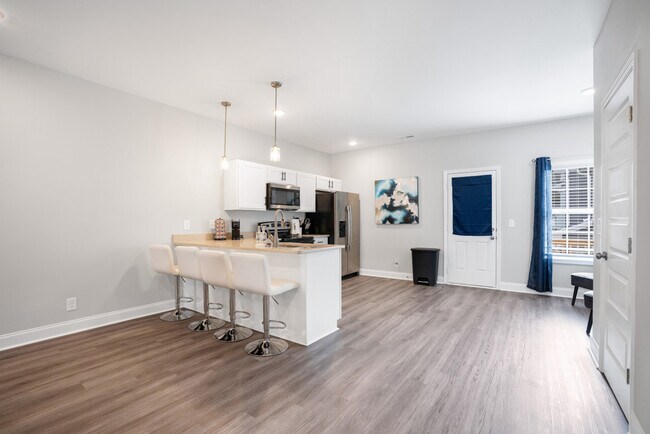 Building Photo - 156 Excell Rd