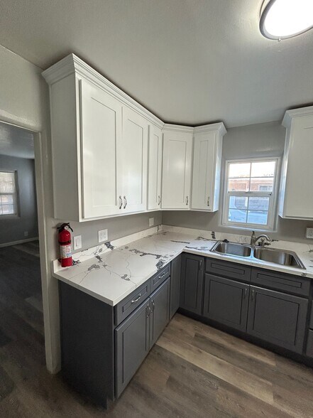 Building Photo - 716 Badgley Dr