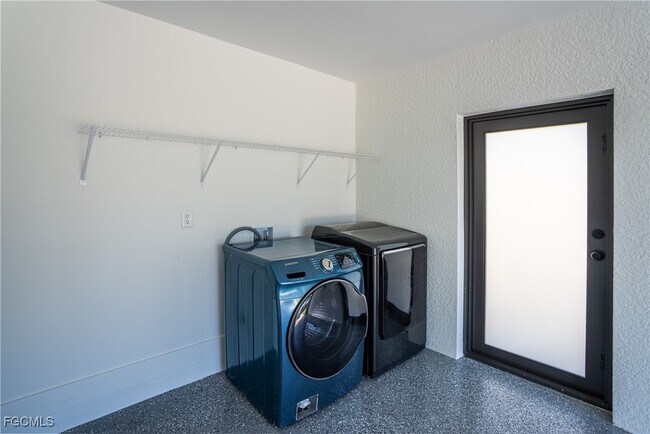 Building Photo - 4935 Leonard Blvd S