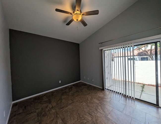 Building Photo - 2 Bedroom Condo in the Sonoma Village Comm...