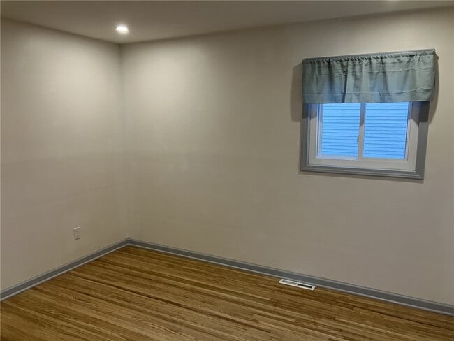 Building Photo - 46 Sienna Dr