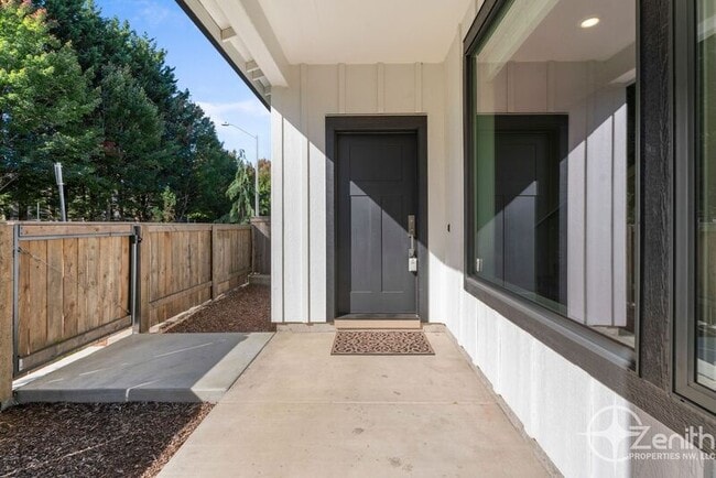 Building Photo - 16318 NE 20th St