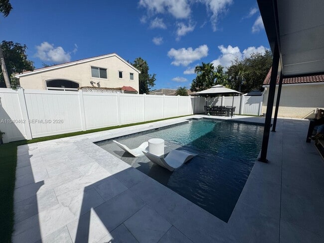 Building Photo - 3321 SW 51st St