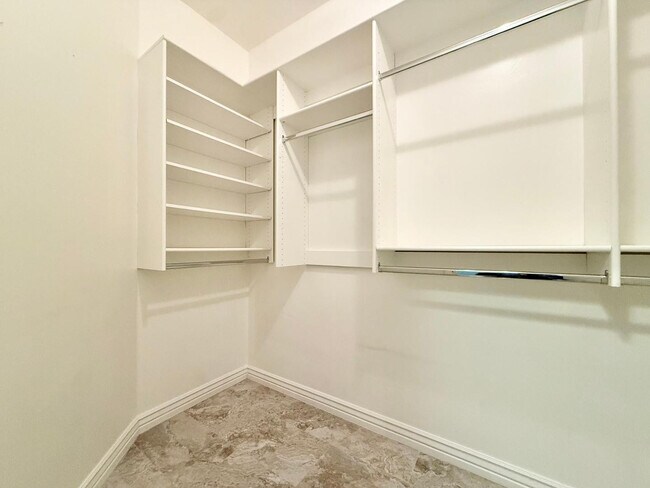 Building Photo - 5450 E Deer Valley Dr