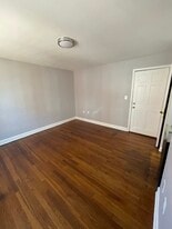 Building Photo - 19 Chapman St