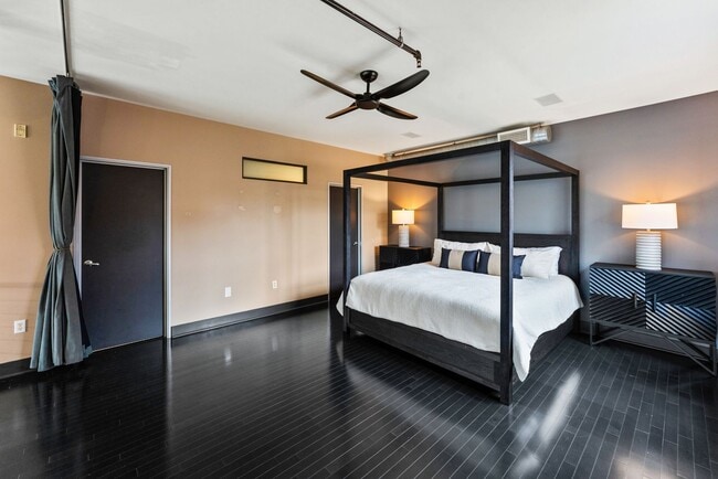 Building Photo - MOVE IN READY  Fully Furnished **Gorgeous ...
