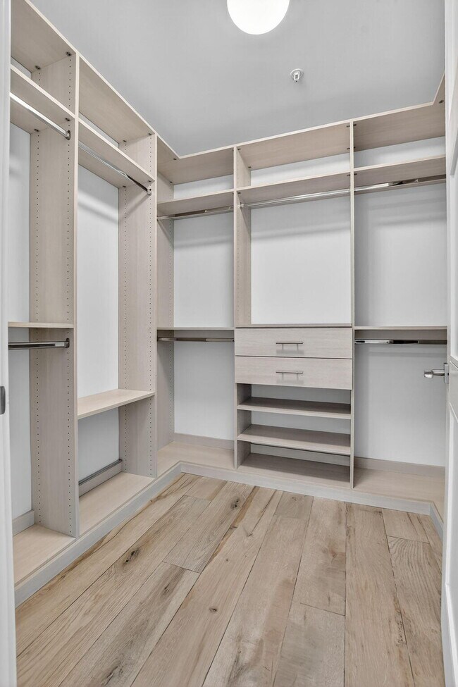 Building Photo - 155 E Boca Raton Rd