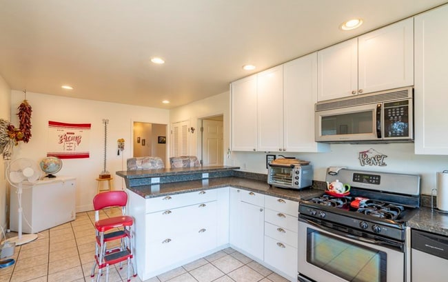 Building Photo - Three Bedroom Bayfield House Available for...