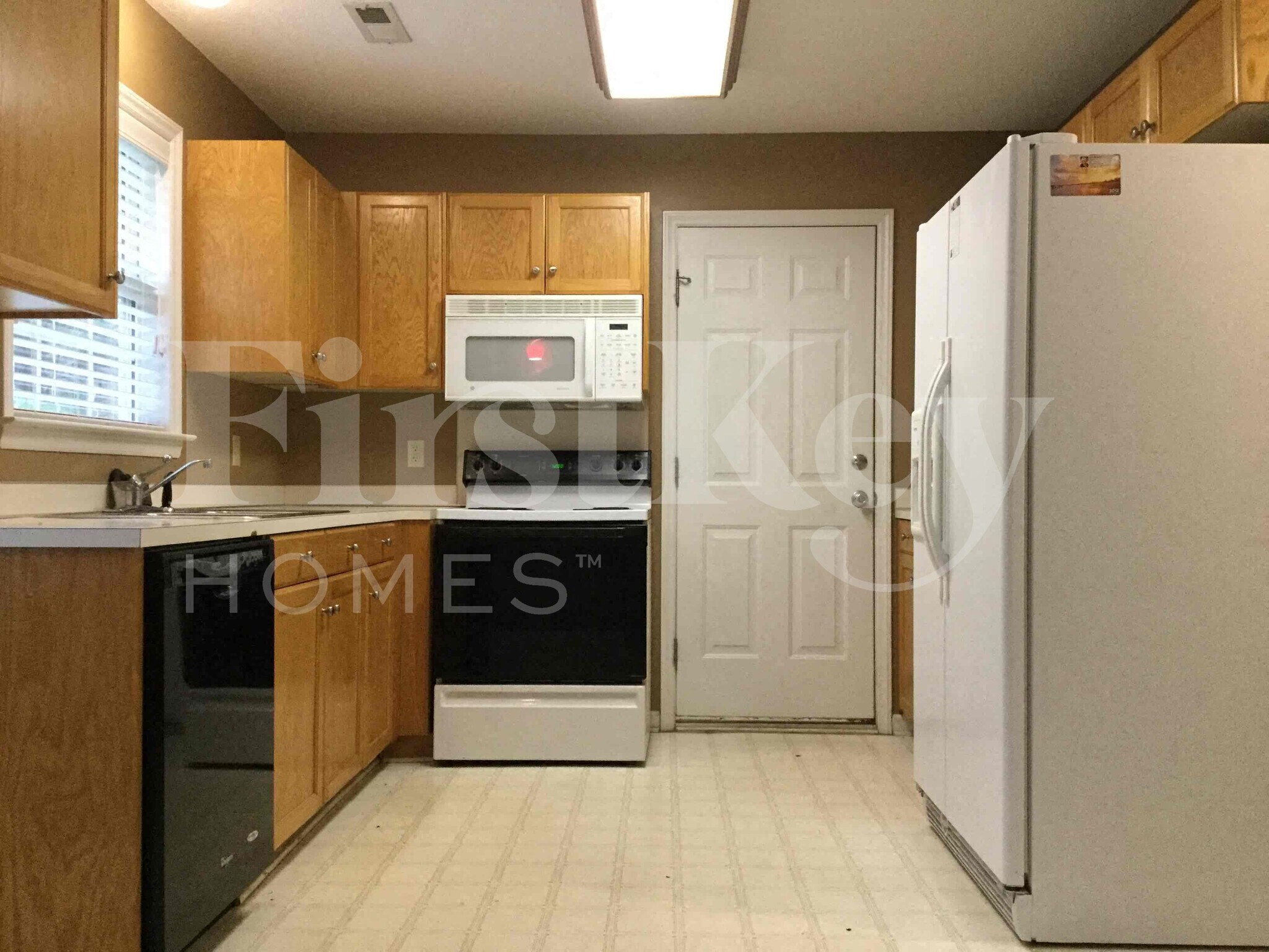 Building Photo - 8102 Kingston Dr