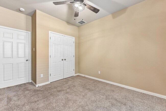 Building Photo - 640 Loma Cedro Bend