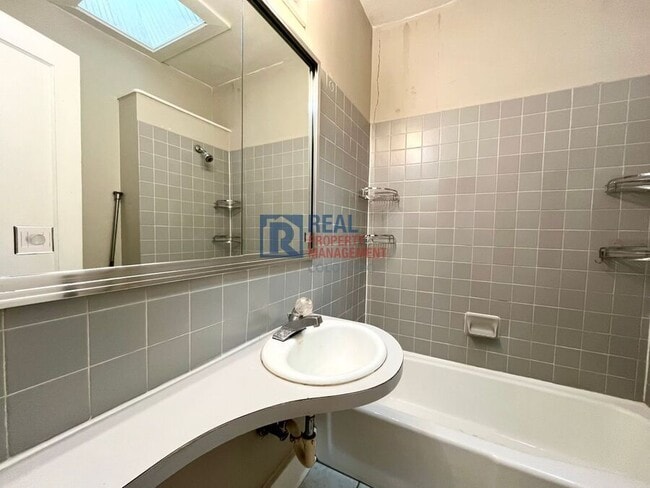 Building Photo - 565 S Ogden St