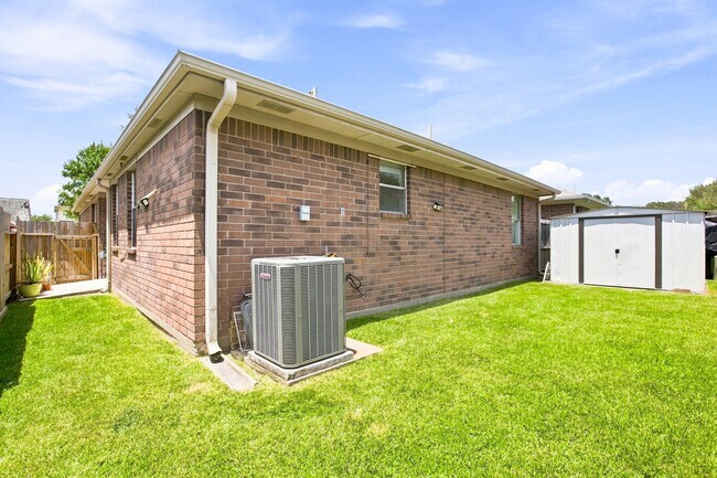 Building Photo - 2910 Green Valley Trail Dr