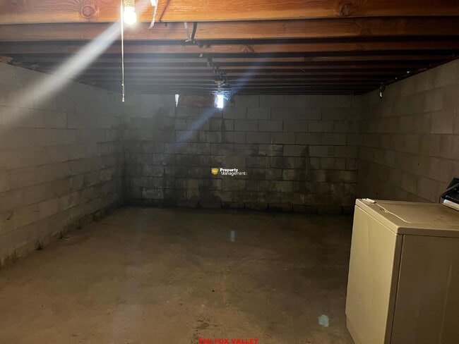 Building Photo - Lower level 1 bedroom $695/monthly