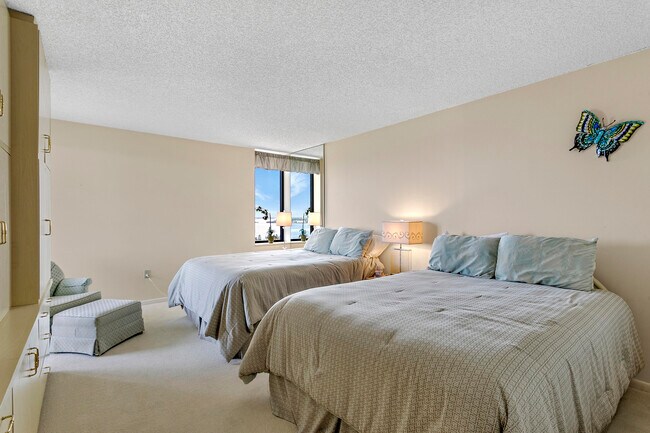 Building Photo - 5070 N Ocean Dr