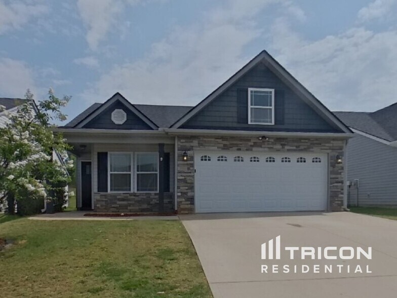 Building Photo - 114 Mistwood Ln