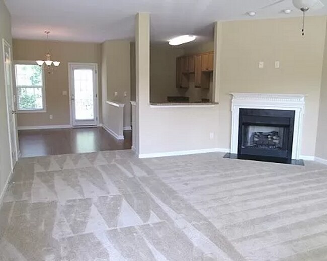 Building Photo - Lovely 3 Bedroom Townhouse in the desirable Addison Reserve Neighborhood of Raleigh