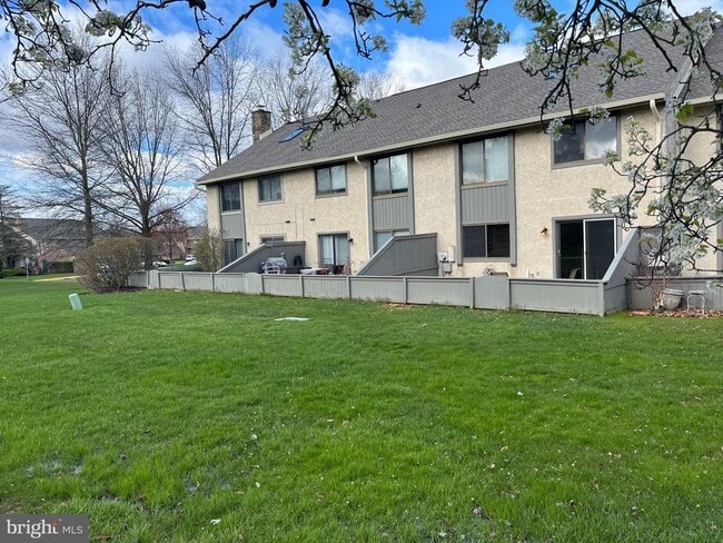 Building Photo - 204 Clover Hill Ct