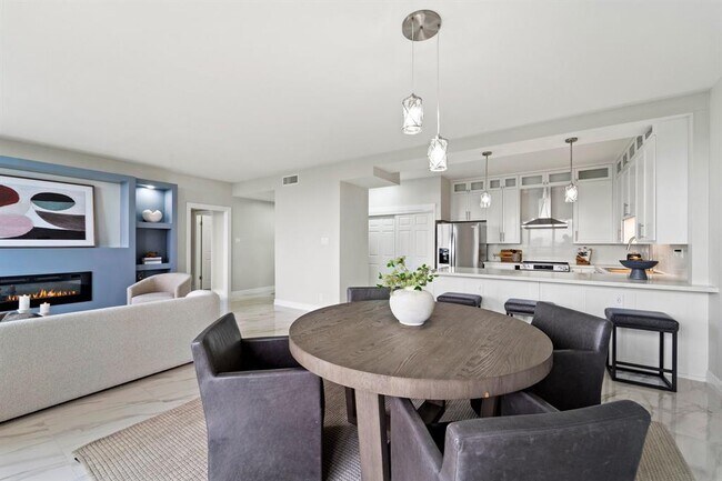Building Photo - 651 Bering Dr