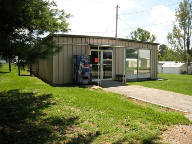 1500 sf commercial building rented long term to a church - Arrowhead Ranch
