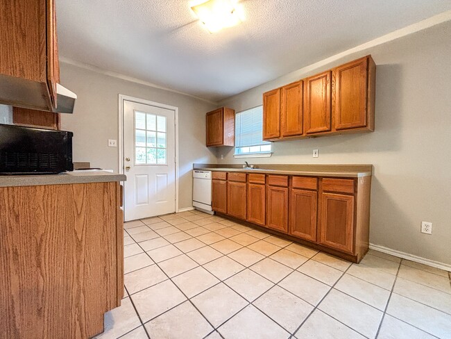 Building Photo - 1133 Misty Acres Dr