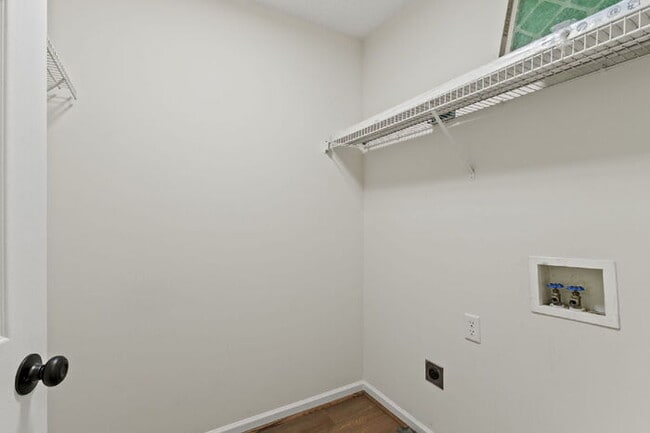 Building Photo - 3BR/2BA Home with Deck & Storage Shed in P...