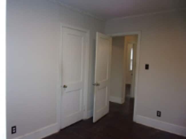 Building Photo - 517 S Jones Ave