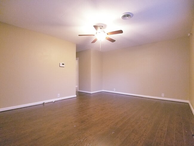 Building Photo - 203 Beatrice St