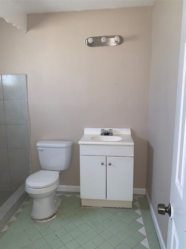 Building Photo - 9211 N Green River Dr