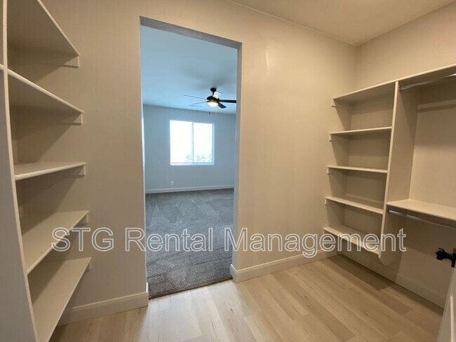Building Photo - 840 Twin Lakes Dr
