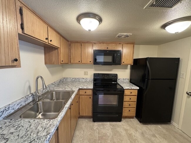 Building Photo - 7129 W Hazelwood St