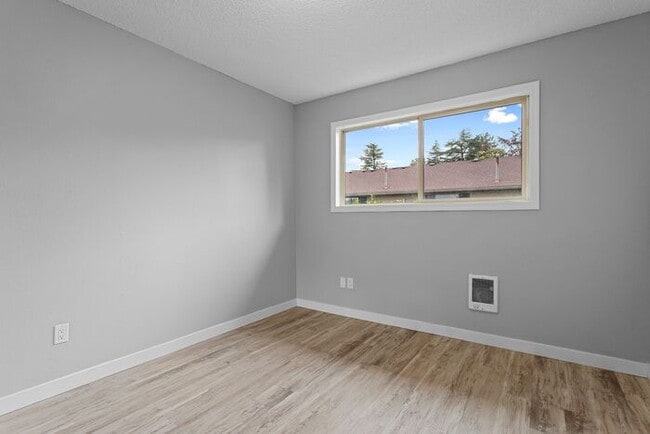 Building Photo - Spacious 2bed/1bath townhome