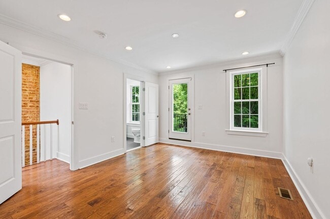 Building Photo - 1110 Orren St NE