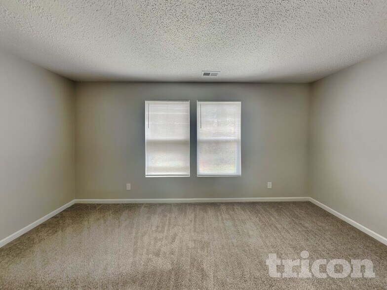 Building Photo - 6210 Robur Ct