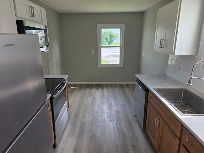 Building Photo - 274 Victory Dr